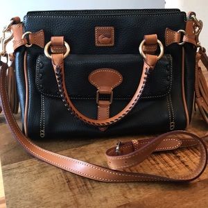 Stunning Dooney & Bourke Purse with dust bag